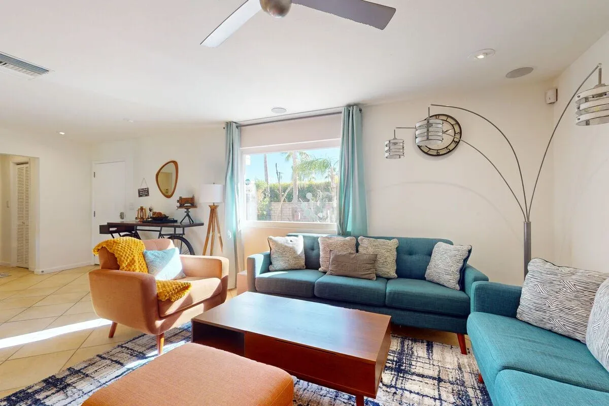 East Venetia Manor - 3515