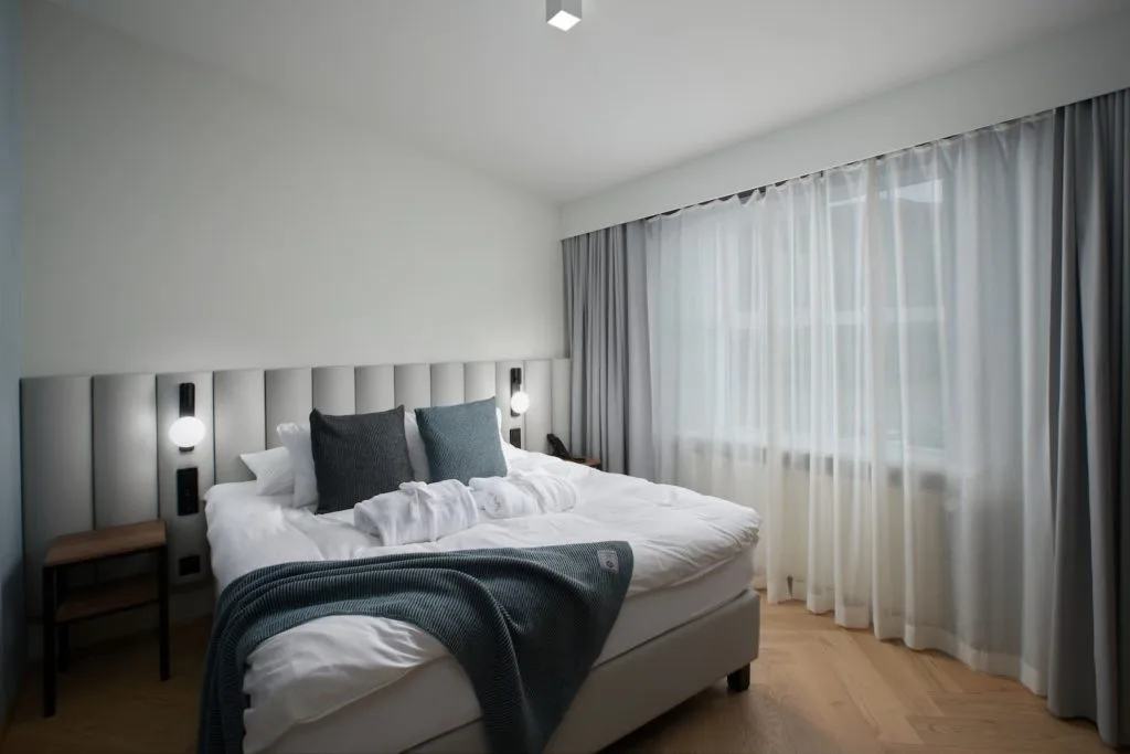 The Suite bedroom