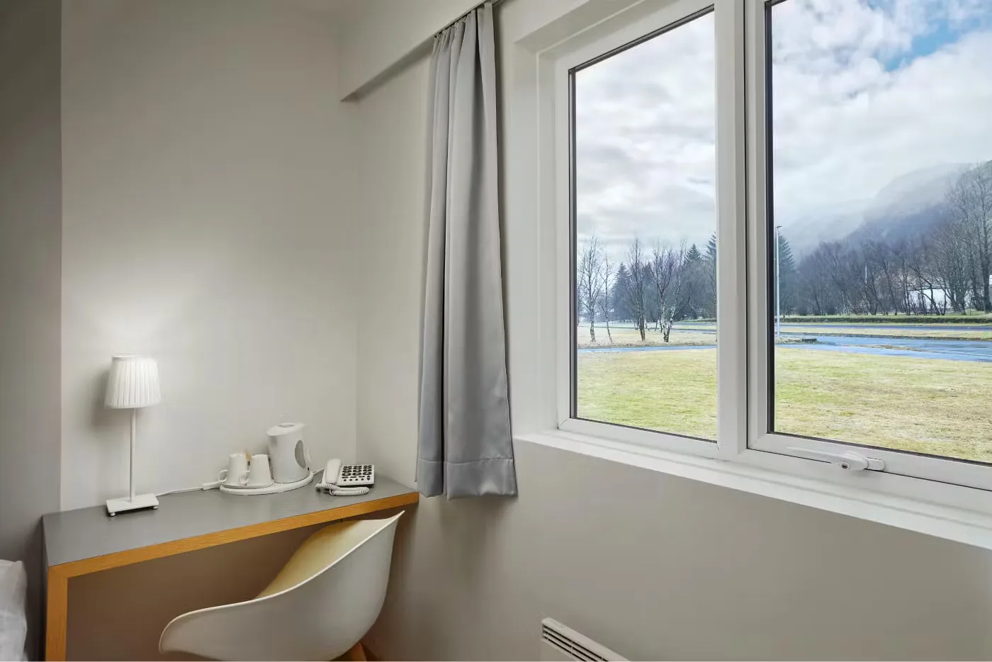 Seating area in Queen Guest Room