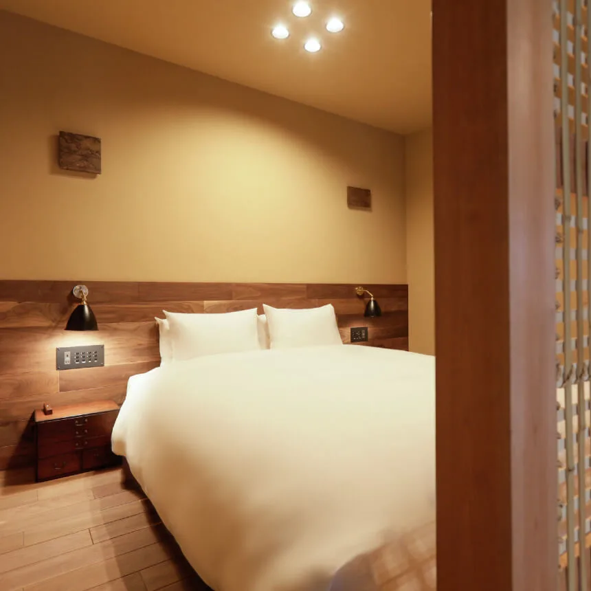 Room 206, courtyard view with balcony