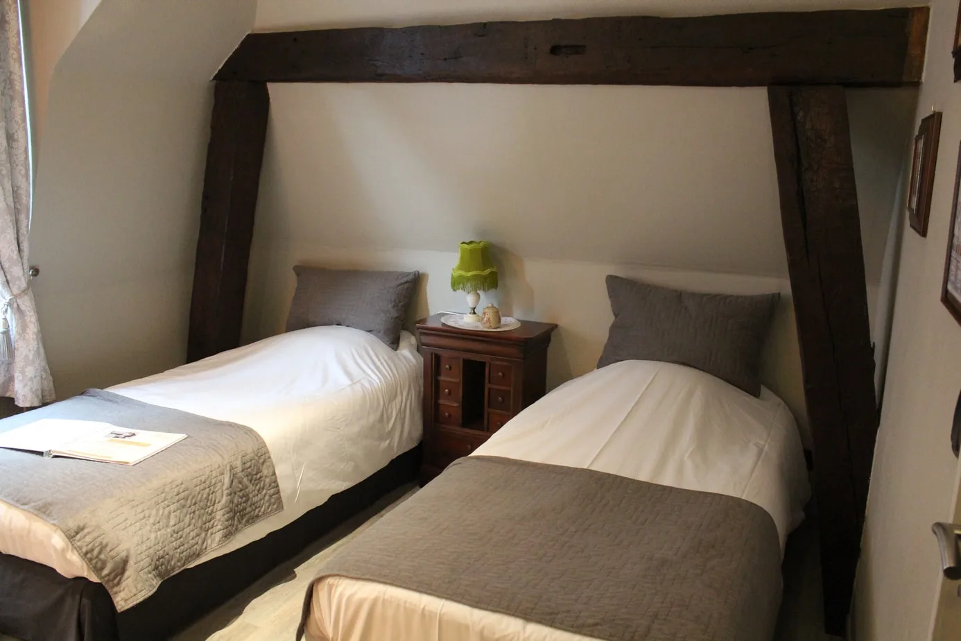 Habitación con dos camas individuales