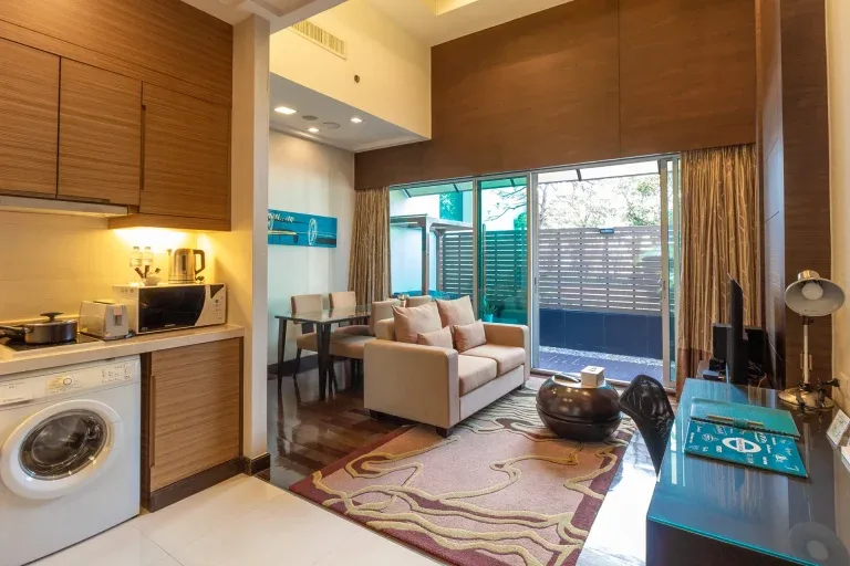 Suite with pool.