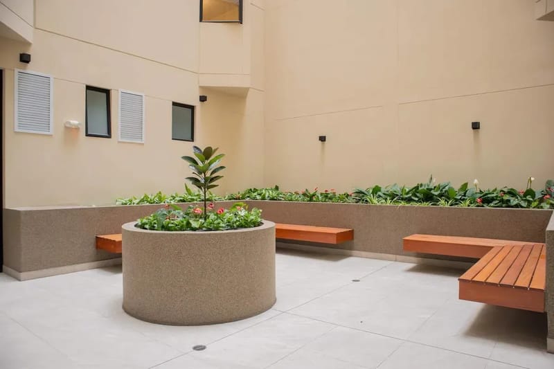 Comfy 2BR w/ Modern Balcony Near Kennedy Park