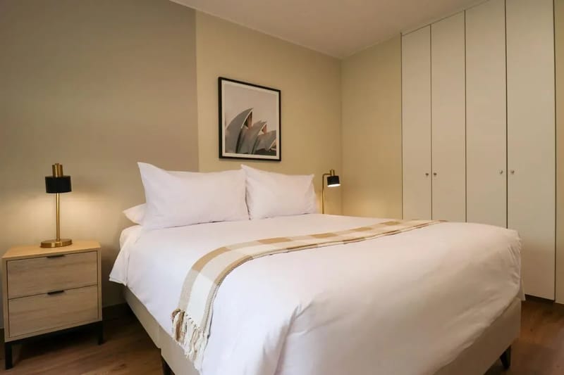 Comfy 2BR w/ Modern Balcony Near Kennedy Park