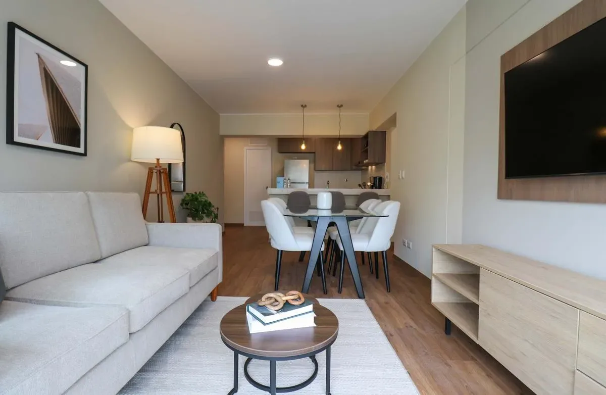 Comfy 2BR w/ Modern Balcony Near Kennedy Park