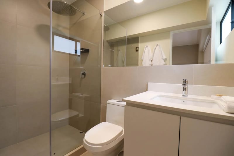 Comfy 2BR w/ Modern Balcony Near Kennedy Park