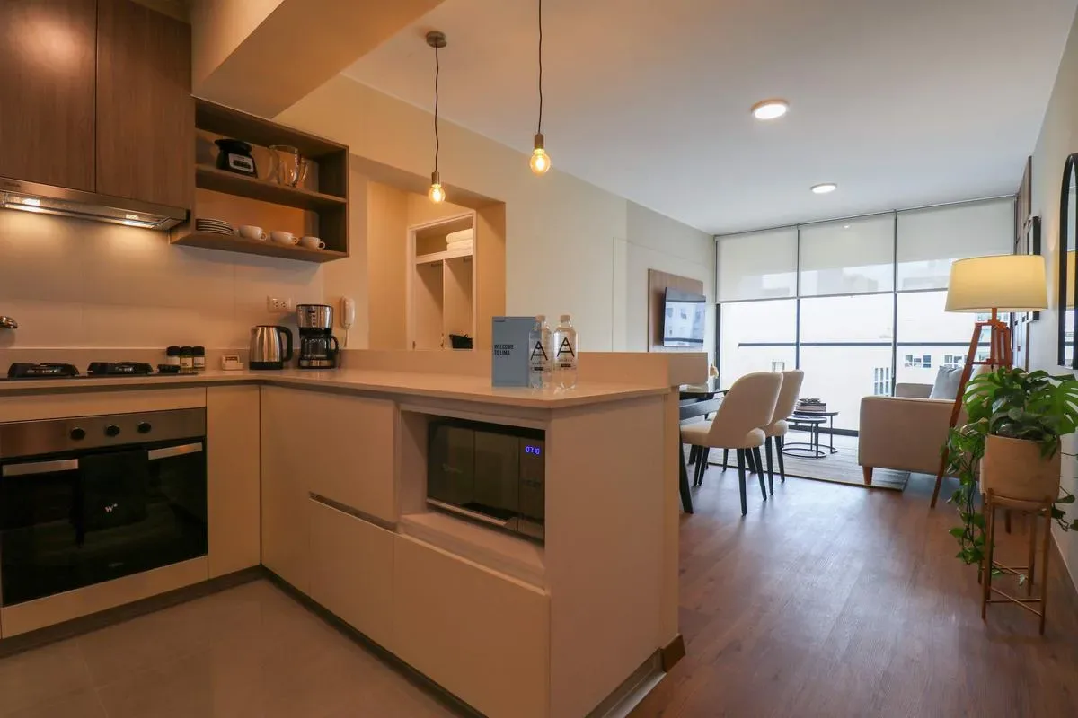 Comfy 2BR w/ Modern Balcony Near Kennedy Park