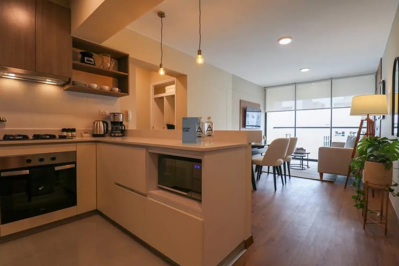 Comfy 2BR w/ Modern Balcony Near Kennedy Park