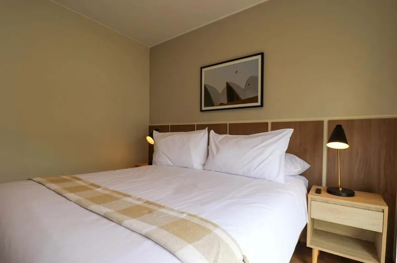Comfy 2BR w/ Modern Balcony Near Kennedy Park