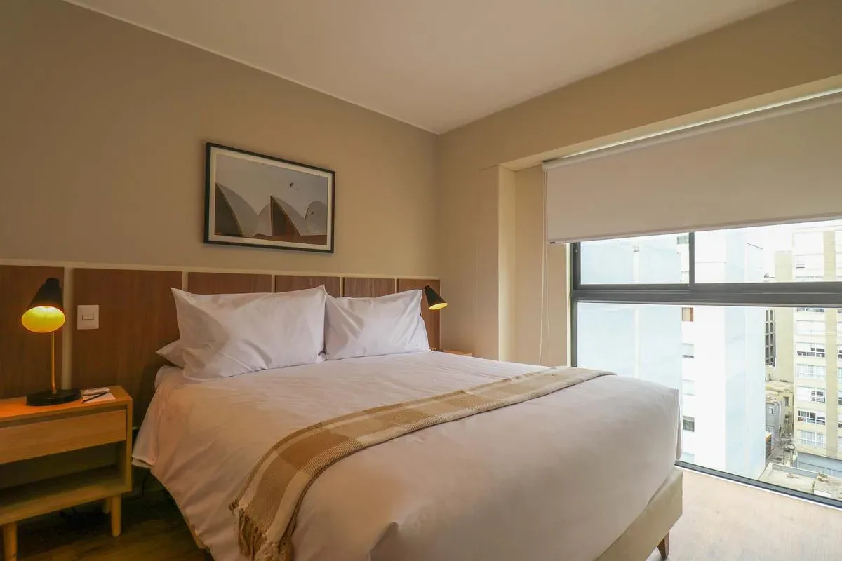 Comfy 2BR w/ Modern Balcony Near Kennedy Park
