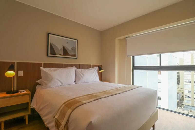 Comfy 2BR w/ Modern Balcony Near Kennedy Park
