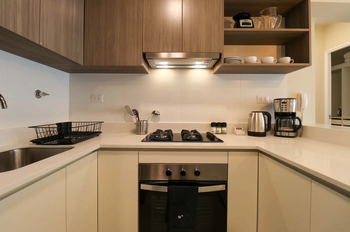 Comfy 2BR w/ Modern Balcony Near Kennedy Park