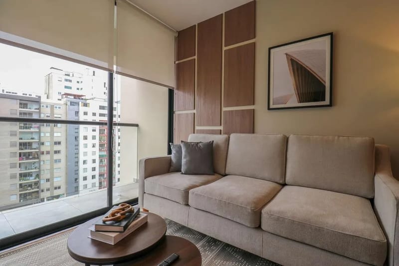 Comfy 2BR w/ Modern Balcony Near Kennedy Park