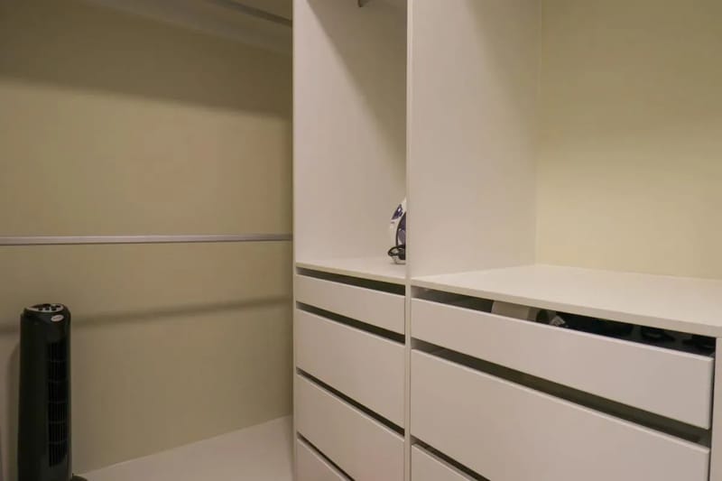 Comfy 2BR w/ Modern Balcony Near Kennedy Park