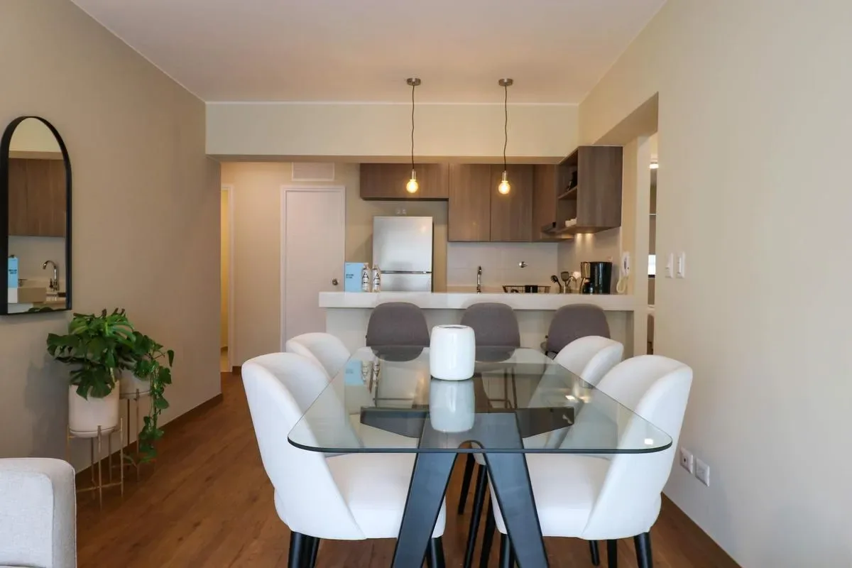 Comfy 2BR w/ Modern Balcony Near Kennedy Park
