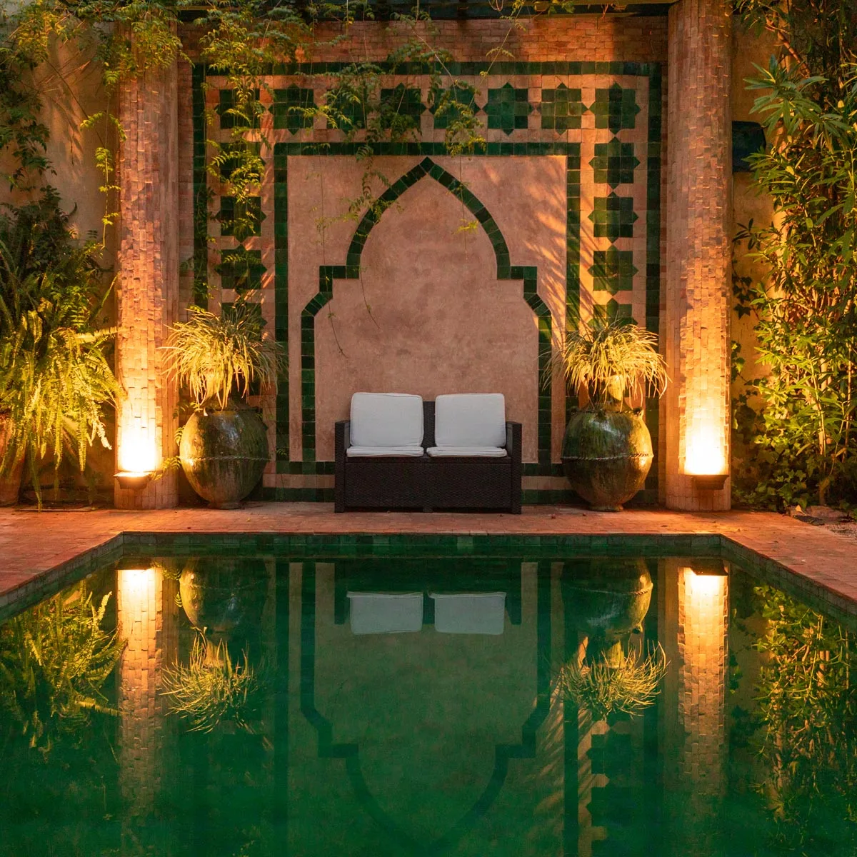 Jardín y zona de piscina