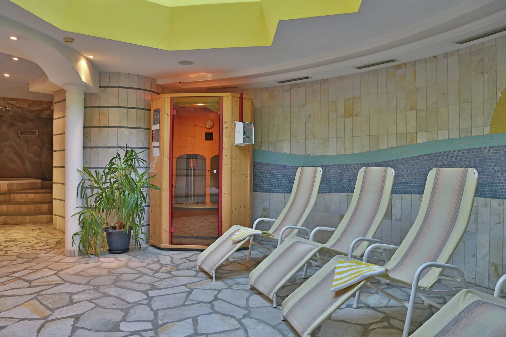 Infrared cabin and relaxation area