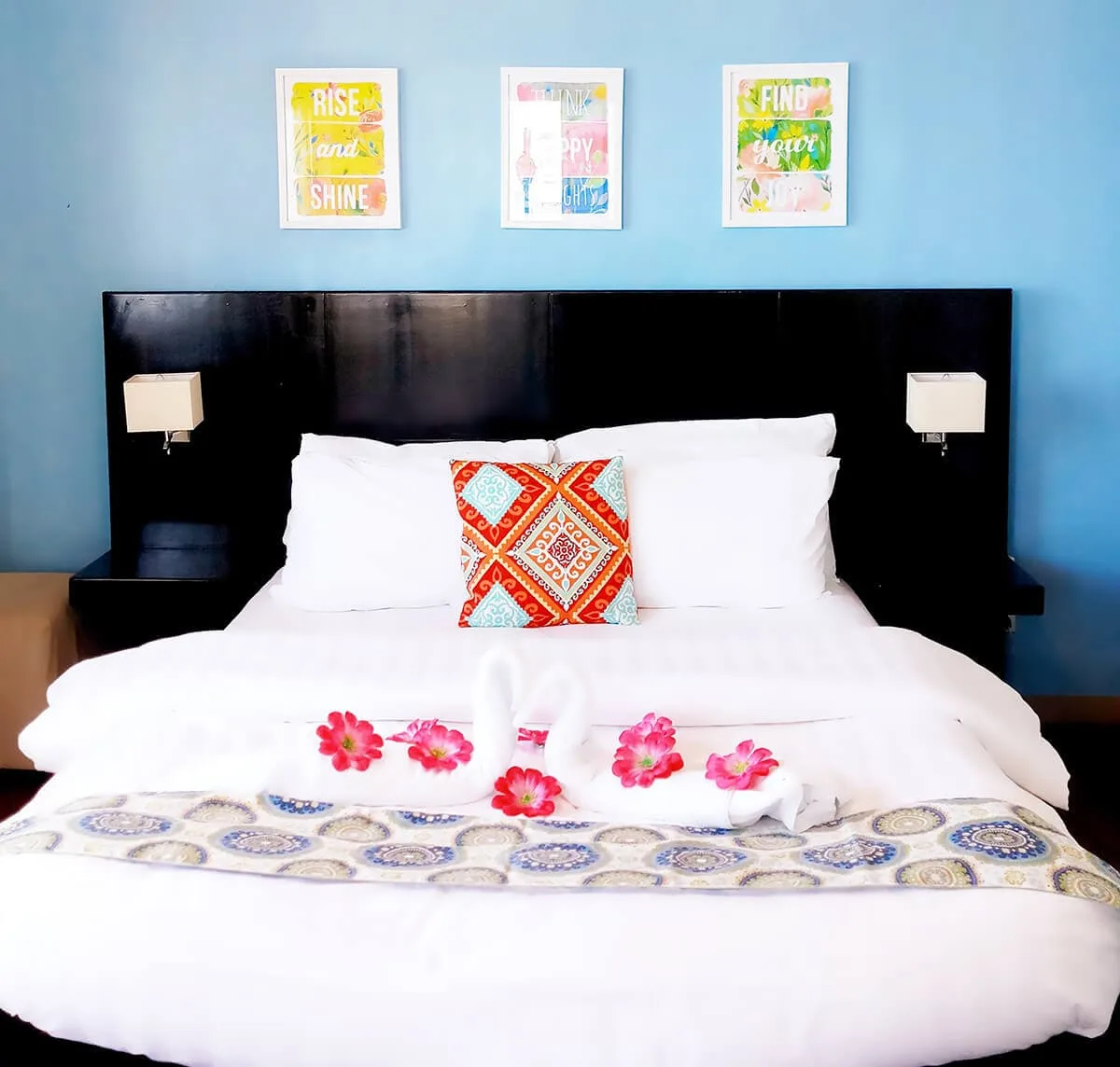 Habitación con cama queen y vistas al mar