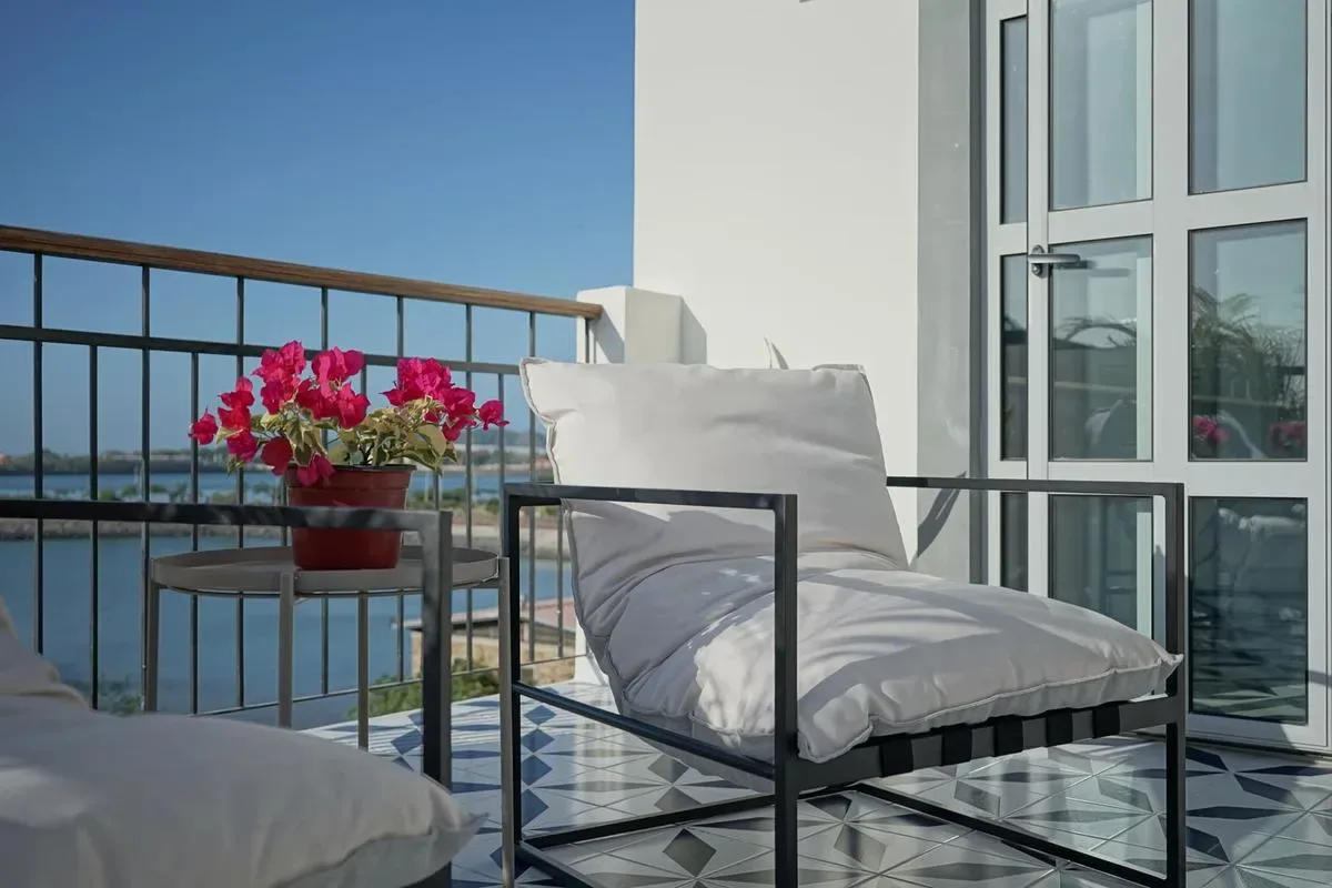 Spacious 2BR in Plaza Herrera w/ Terrace