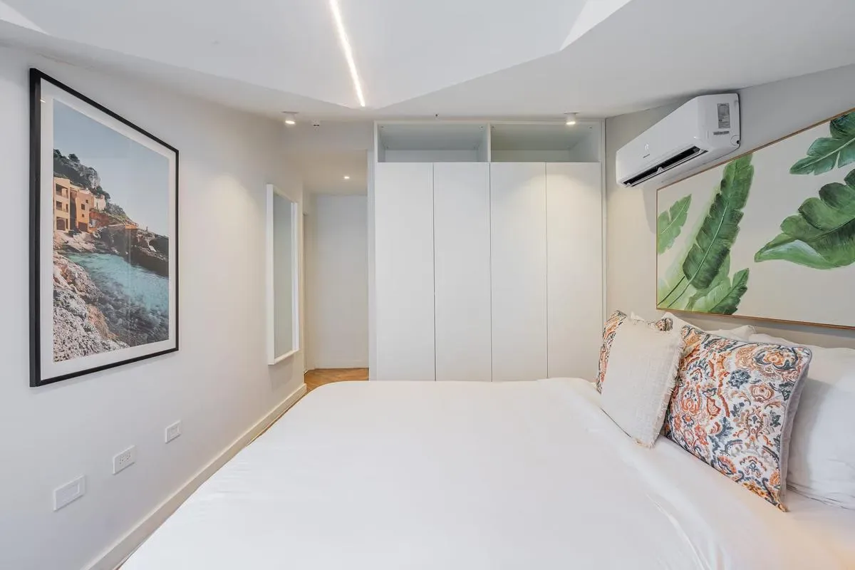 Spacious 2BR in Plaza Herrera w/ Terrace