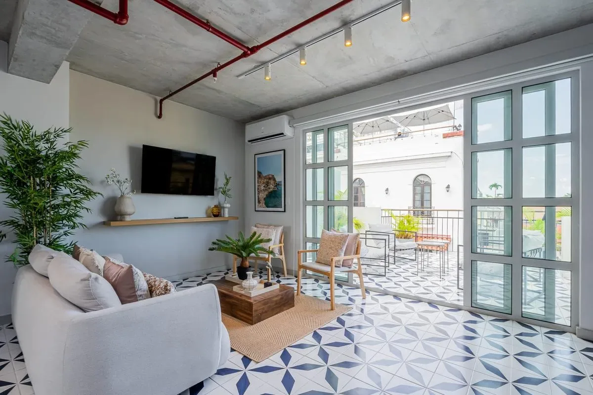Spacious 2BR in Plaza Herrera w/ Terrace