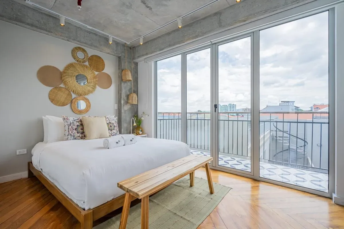 Spacious 2BR in Plaza Herrera w/ Terrace