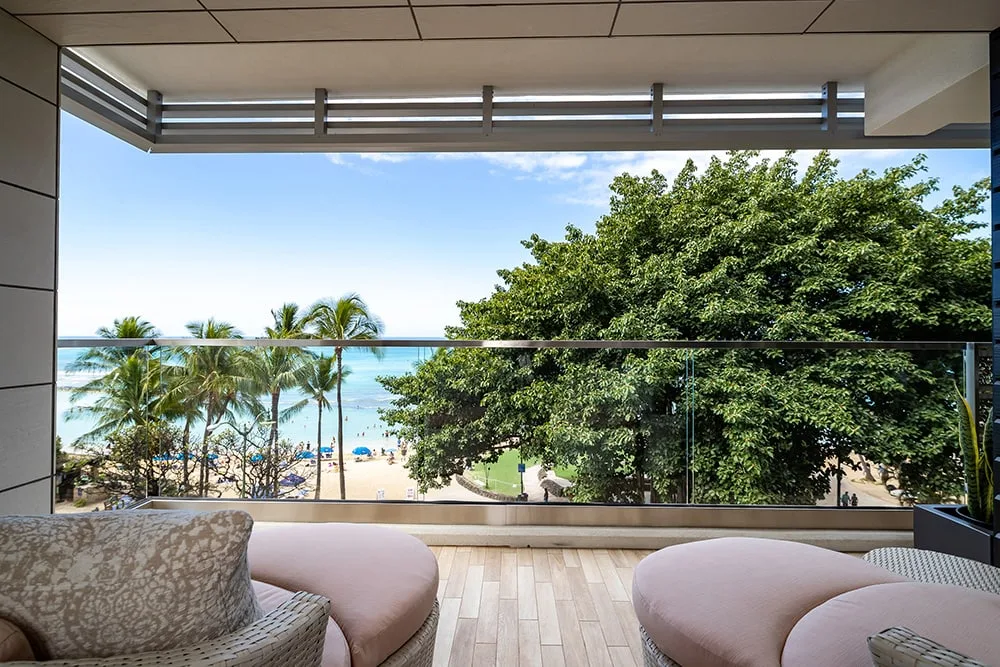 Balcón de la Beach View Suite con vistas al océano.