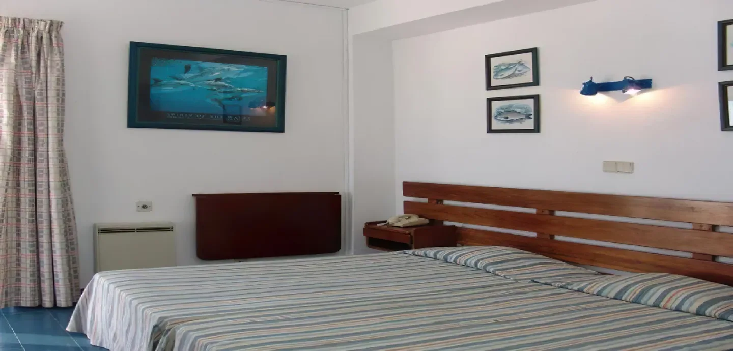 Twin room with balcony and sea view