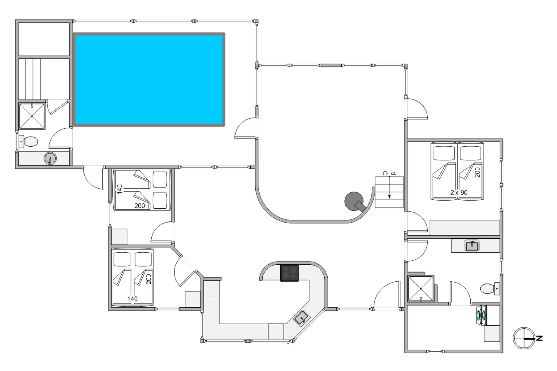 Un plano muestra varias habitaciones dispuestas alrededor de un espacio central abierto.