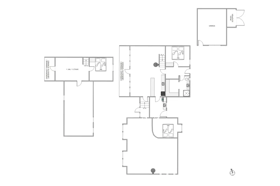 Un plano muestra varias habitaciones, baños y pasillos conectados.