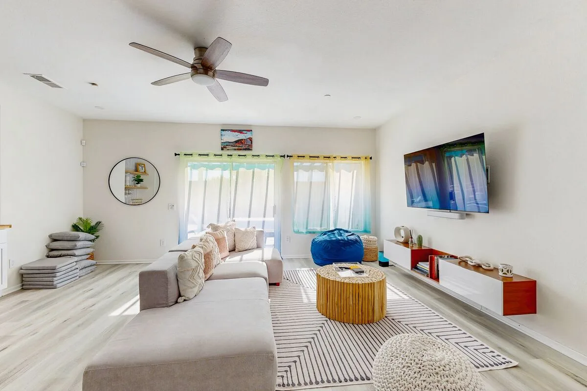 R&R Desert Oasis - 68546