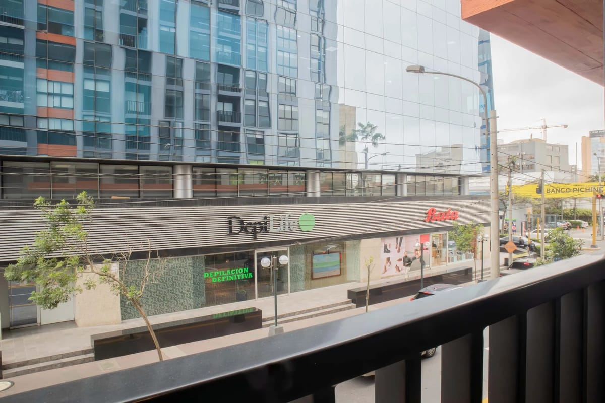 Elegant 2BR w/ Great Balcony in Miraflores