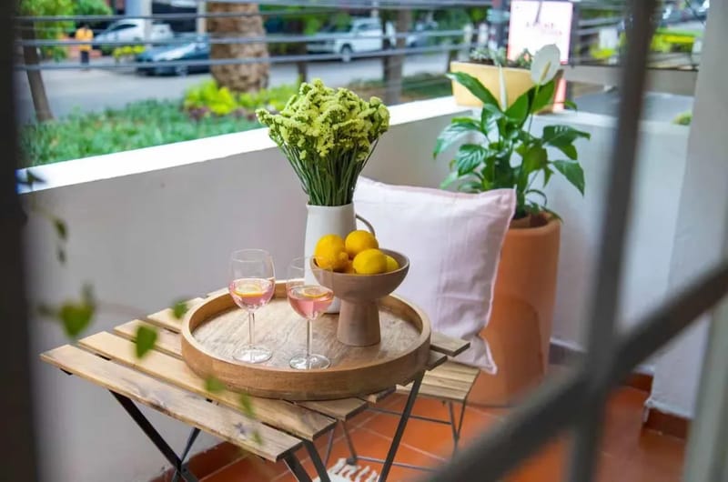 Vibrant 5BR Apartment with Cozy Balcony