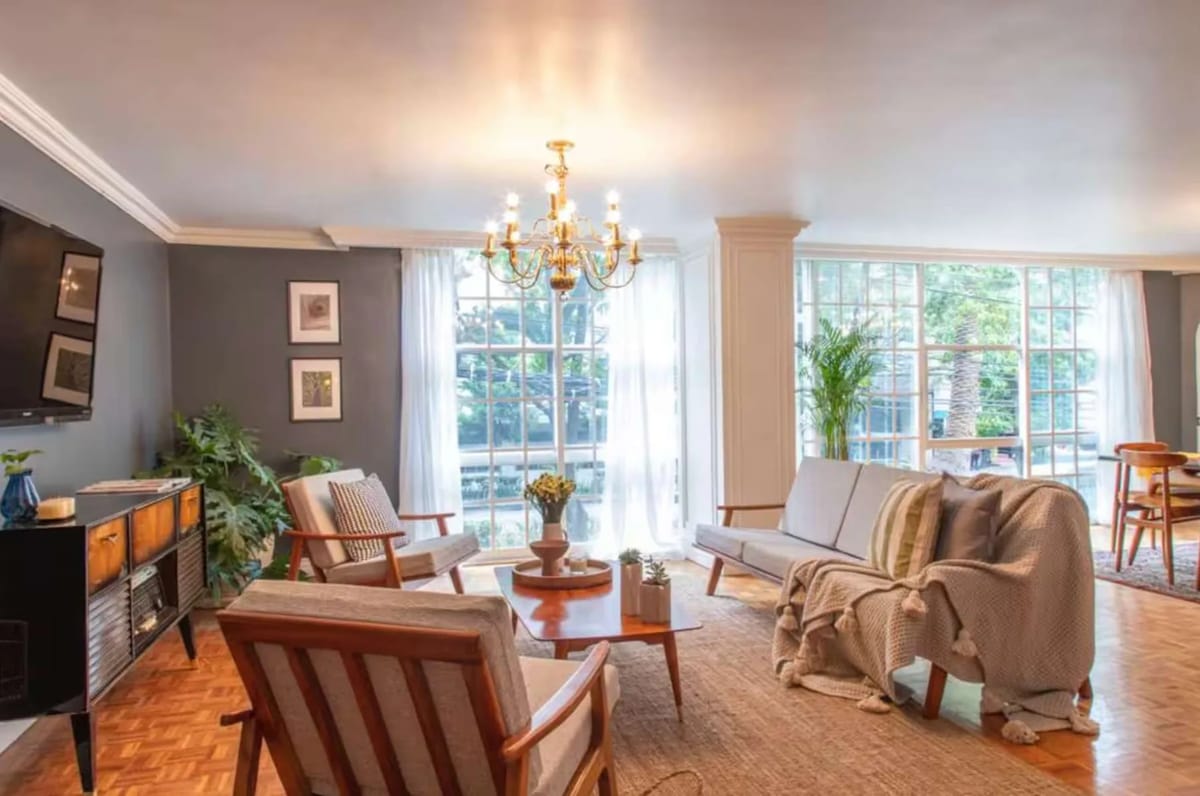 Vibrant 5BR Apartment with Cozy Balcony