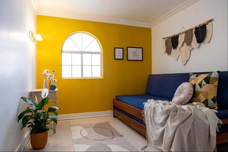 Vibrant 5BR Apartment with Cozy Balcony