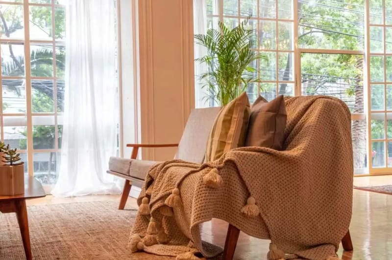 Vibrant 5BR Apartment with Cozy Balcony