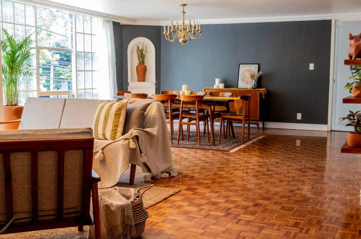 Vibrant 5BR Apartment with Cozy Balcony
