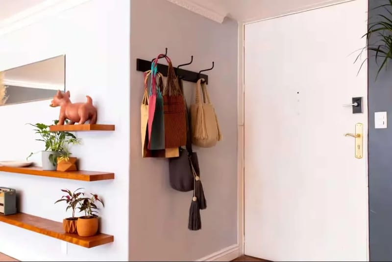 Vibrant 5BR Apartment with Cozy Balcony