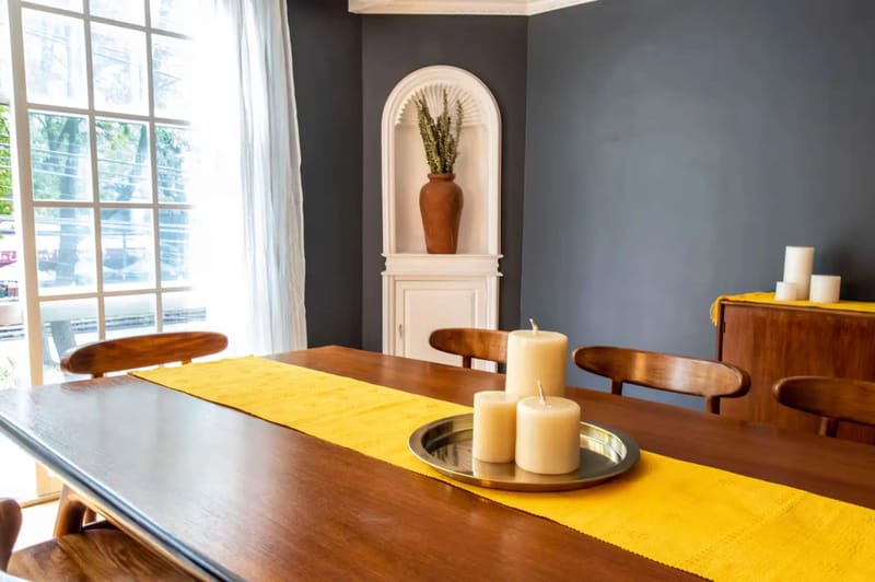 Vibrant 5BR Apartment with Cozy Balcony