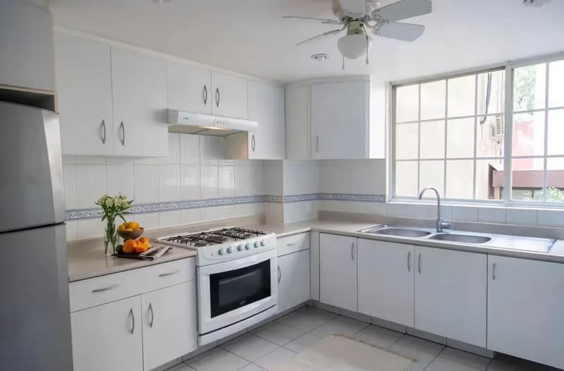 Vibrant 5BR Apartment with Cozy Balcony