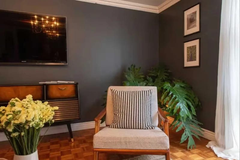 Vibrant 5BR Apartment with Cozy Balcony