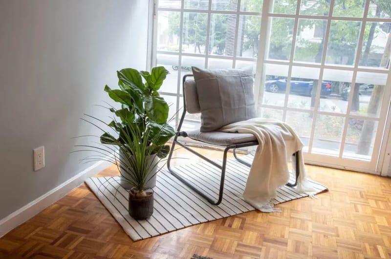 Vibrant 5BR Apartment with Cozy Balcony