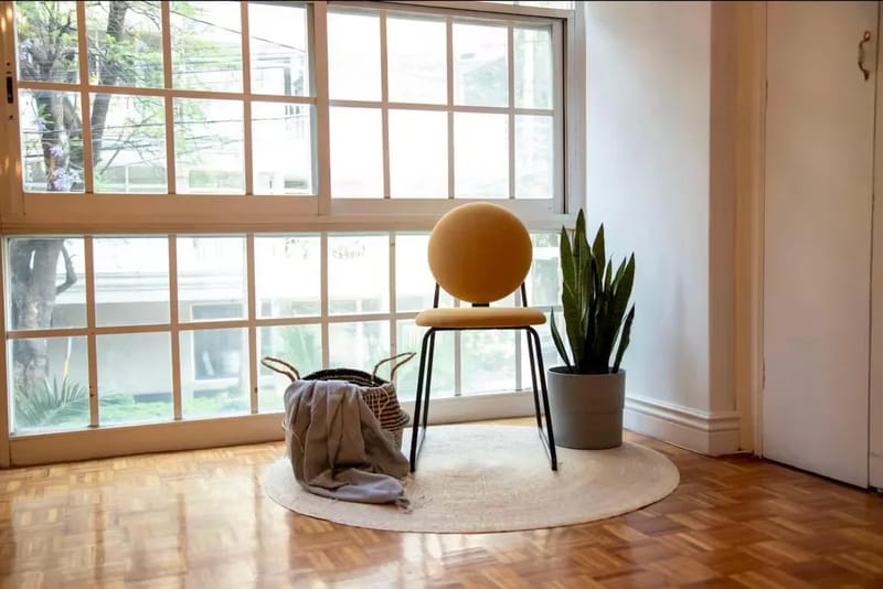 Vibrant 5BR Apartment with Cozy Balcony