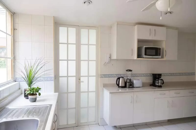 Vibrant 5BR Apartment with Cozy Balcony