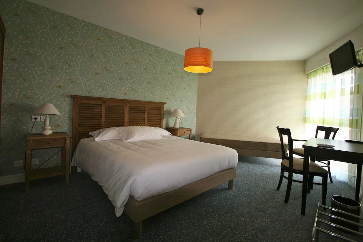 Guest room at the Auberge du Cabestan.