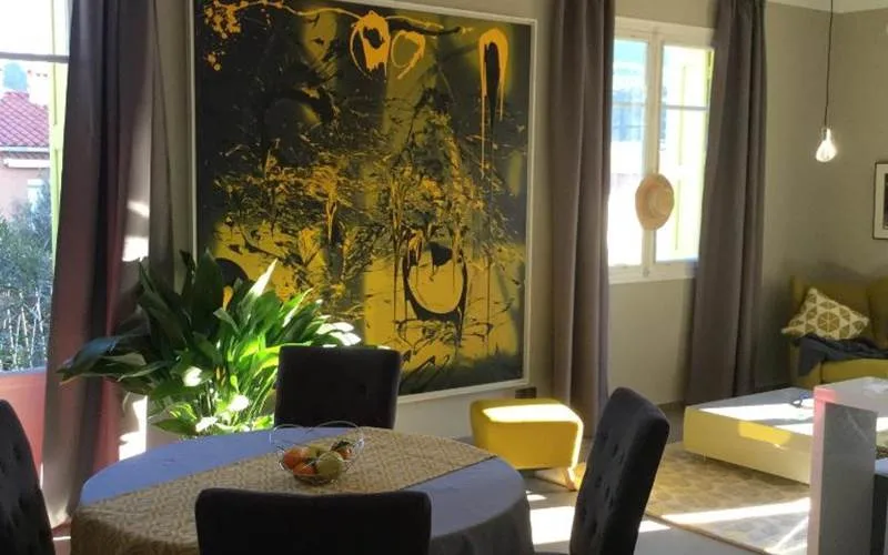 Salón de la suite Armenn, con un dormitorio independiente