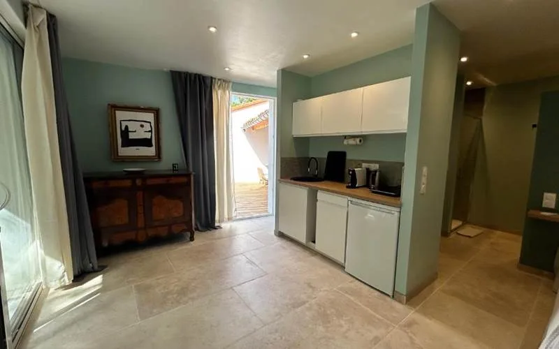 Cocina pequeña en Appartement Rivage