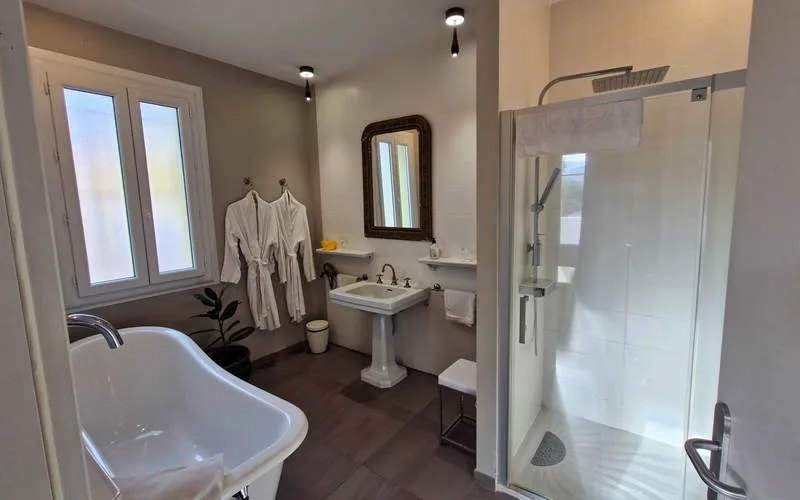 Baño de la suite Armenn