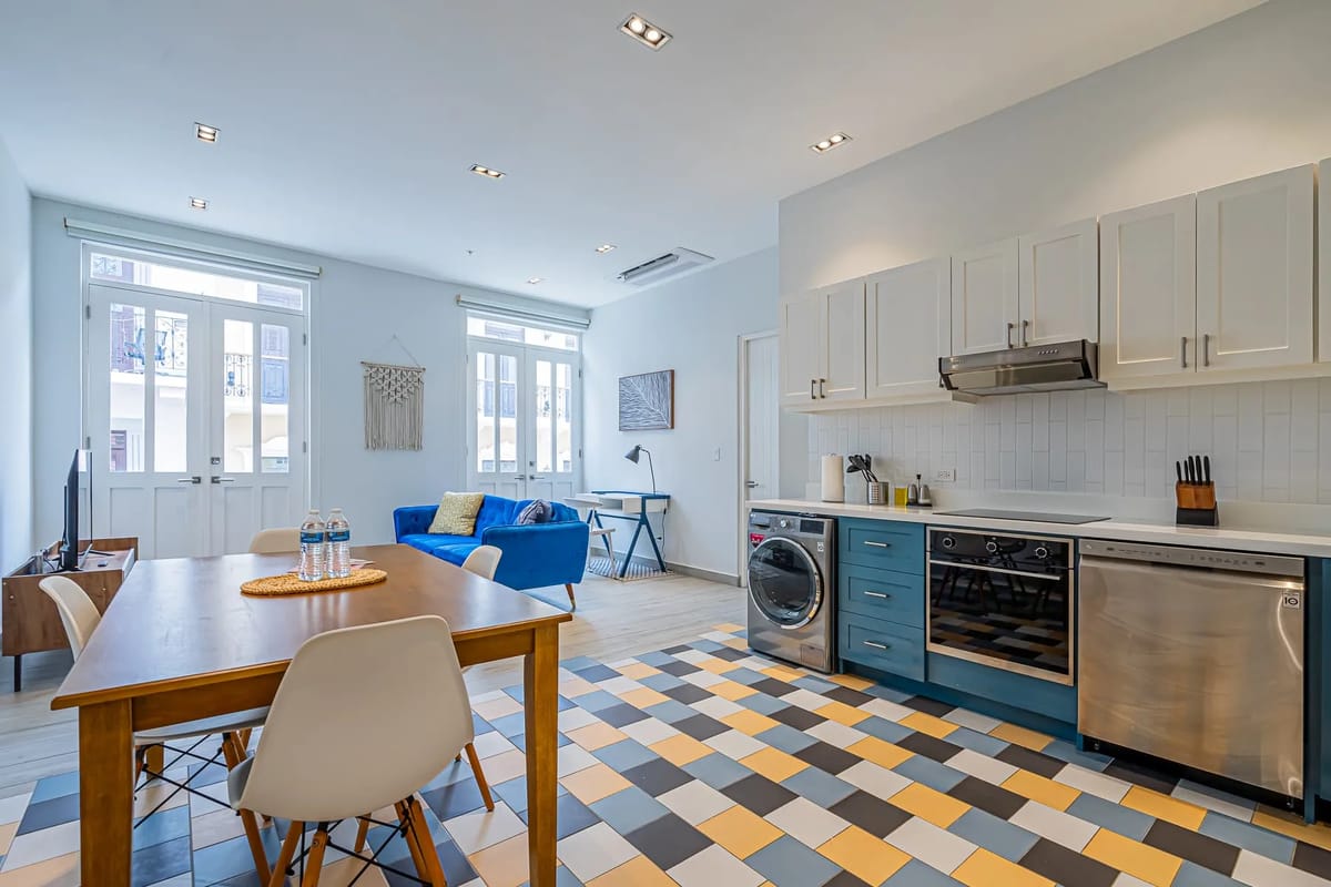 Airy 1BR in Casco Antiguo w/ Balcony