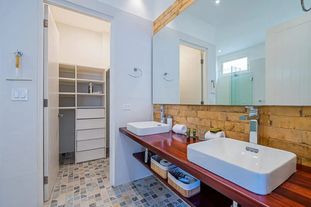 Airy 1BR in Casco Antiguo w/ Balcony